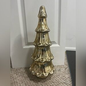 18.5” tall gold holiday tree that lights light up with batteries